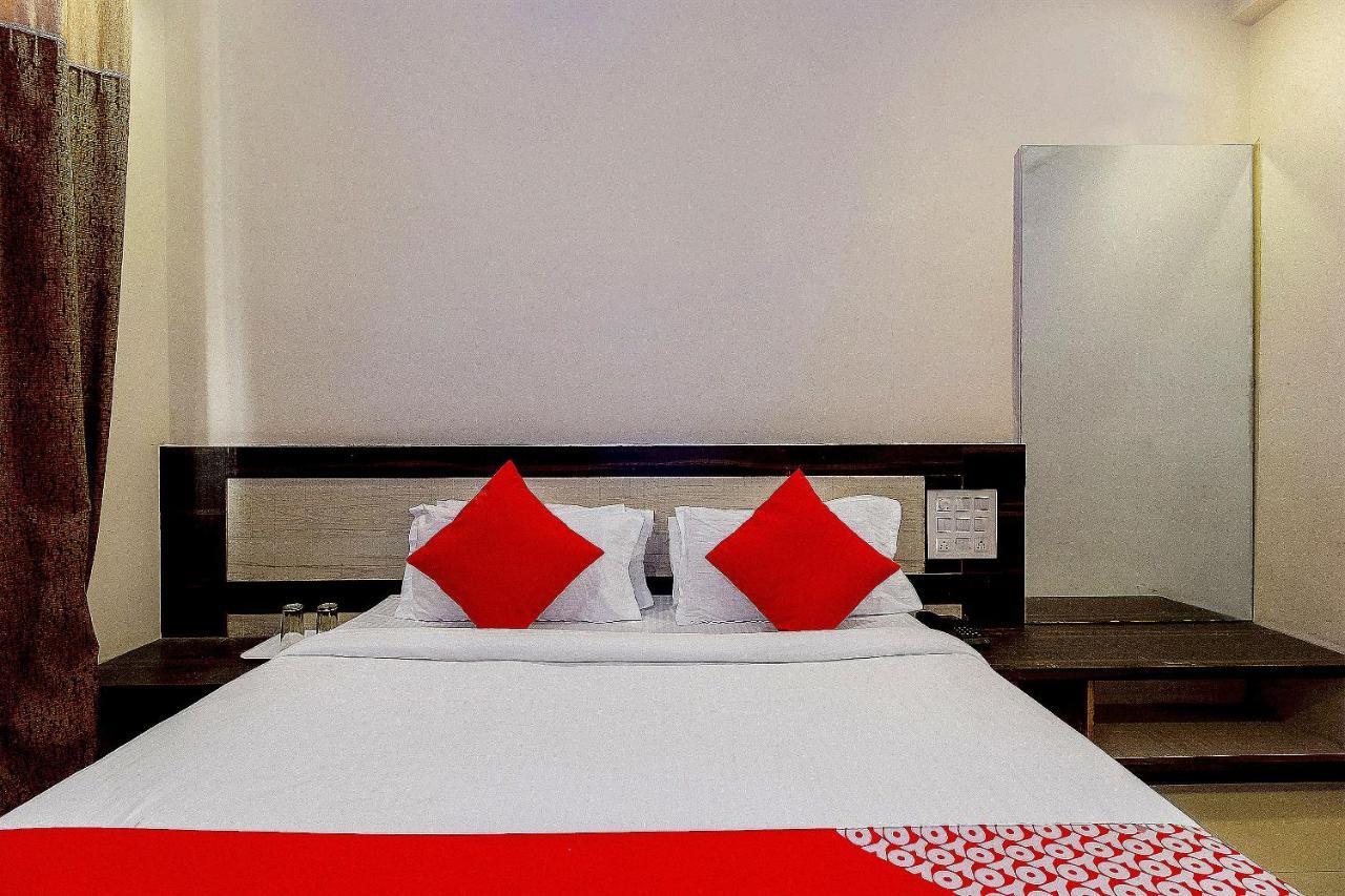Hotel Netra Sai Ширді Екстер'єр фото