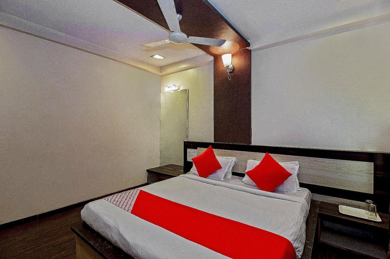 Hotel Netra Sai Ширді Екстер'єр фото